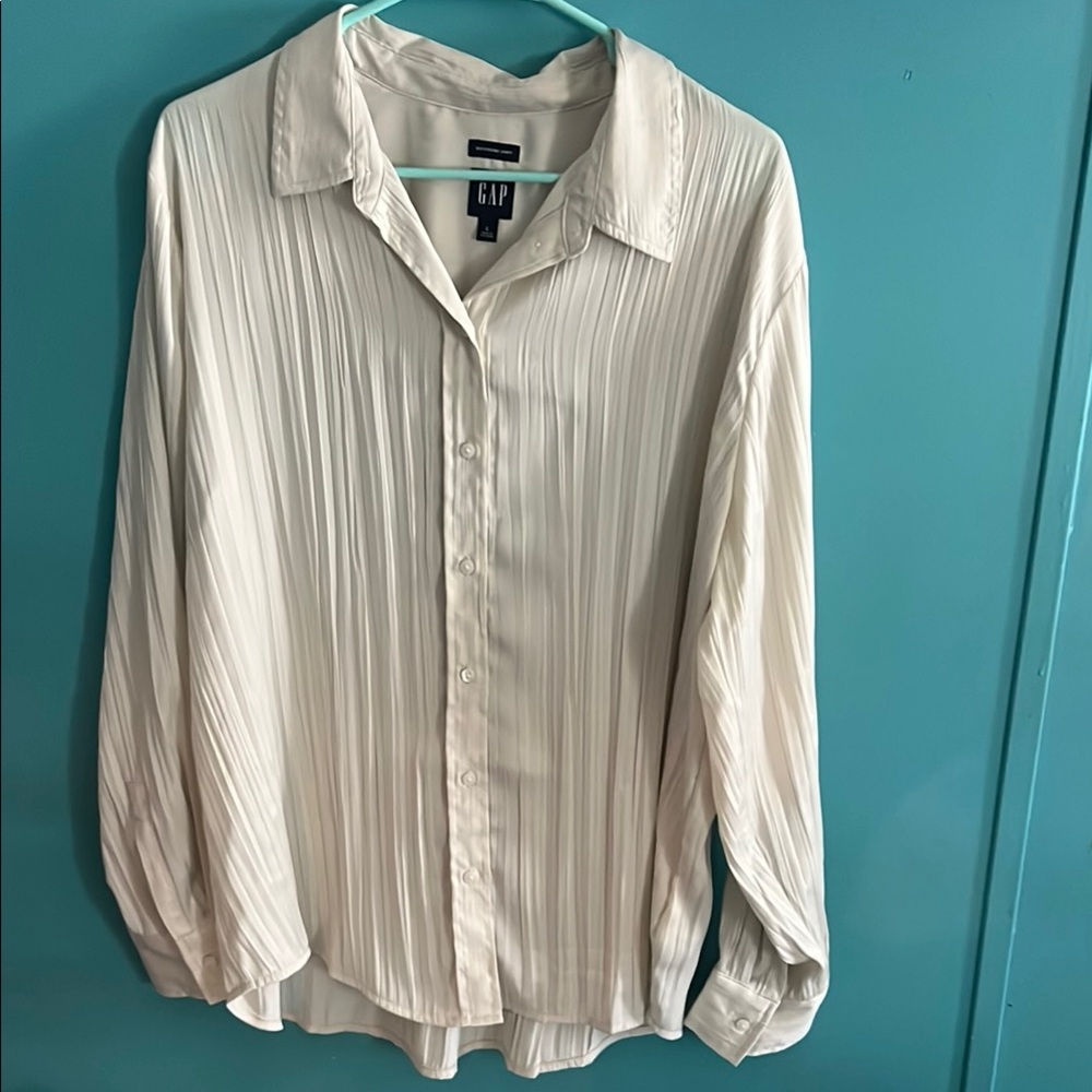 GAP Cream Pleated Button-Up Shirt
